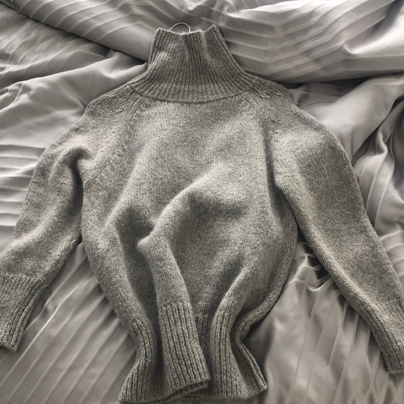 Aritzia Sweaters - Aritzia sweater Aritzia Sweaters - Aritzia sweater
